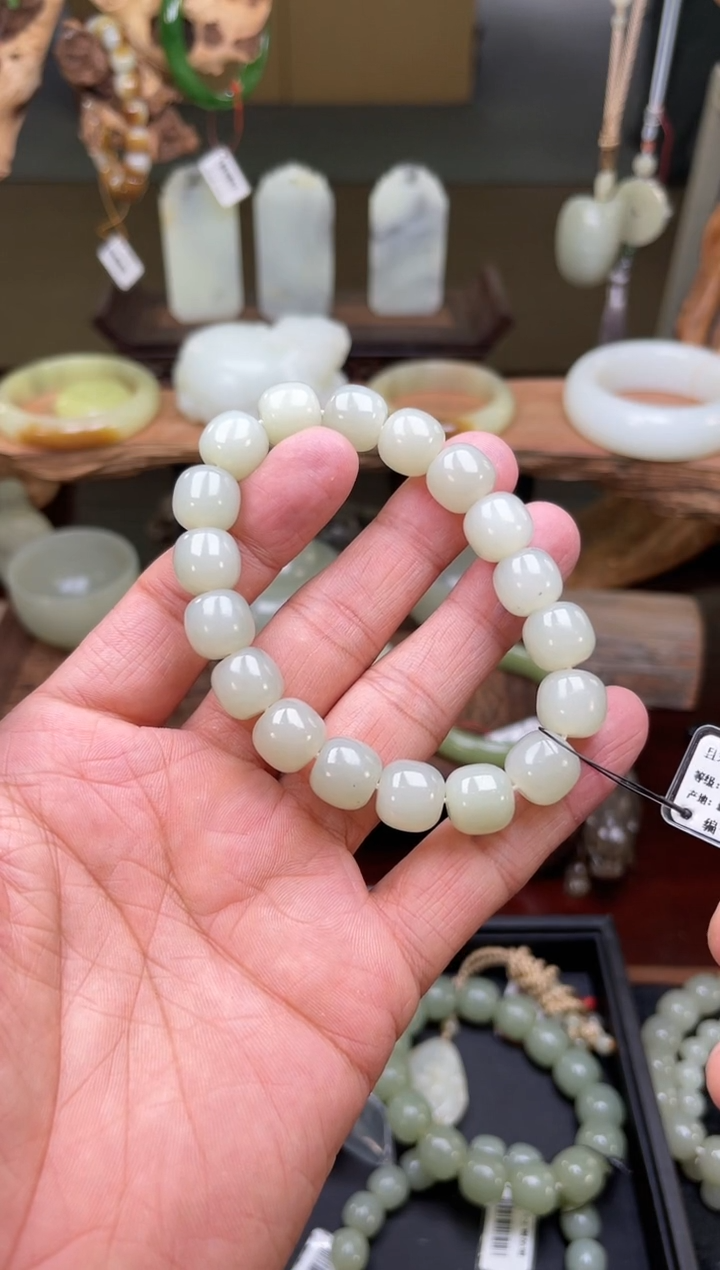 【闪购商品】和田玉手串未镶嵌D卡12且末青白老型C9001601