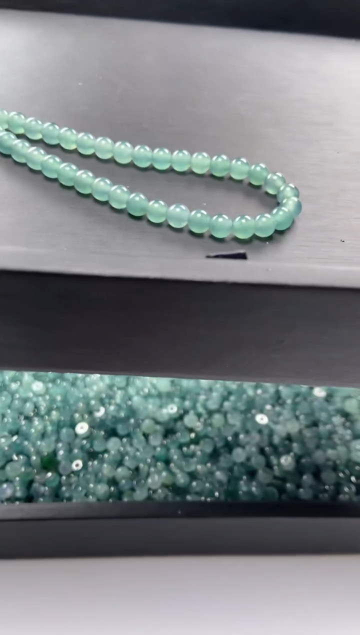 【闪购商品】翡翠手链未镶嵌多样性发货37颗卡5