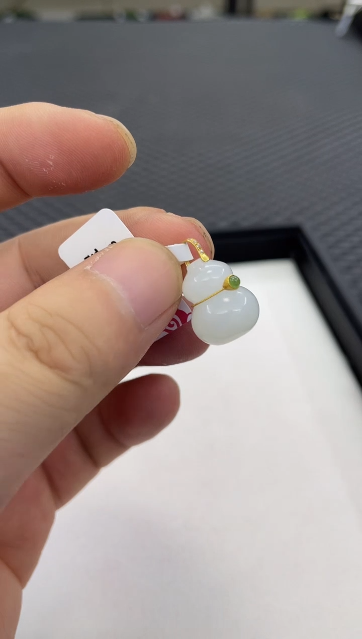 吊坠(不含链)18K金镶嵌和田玉葫芦（多样性发一件）D3401