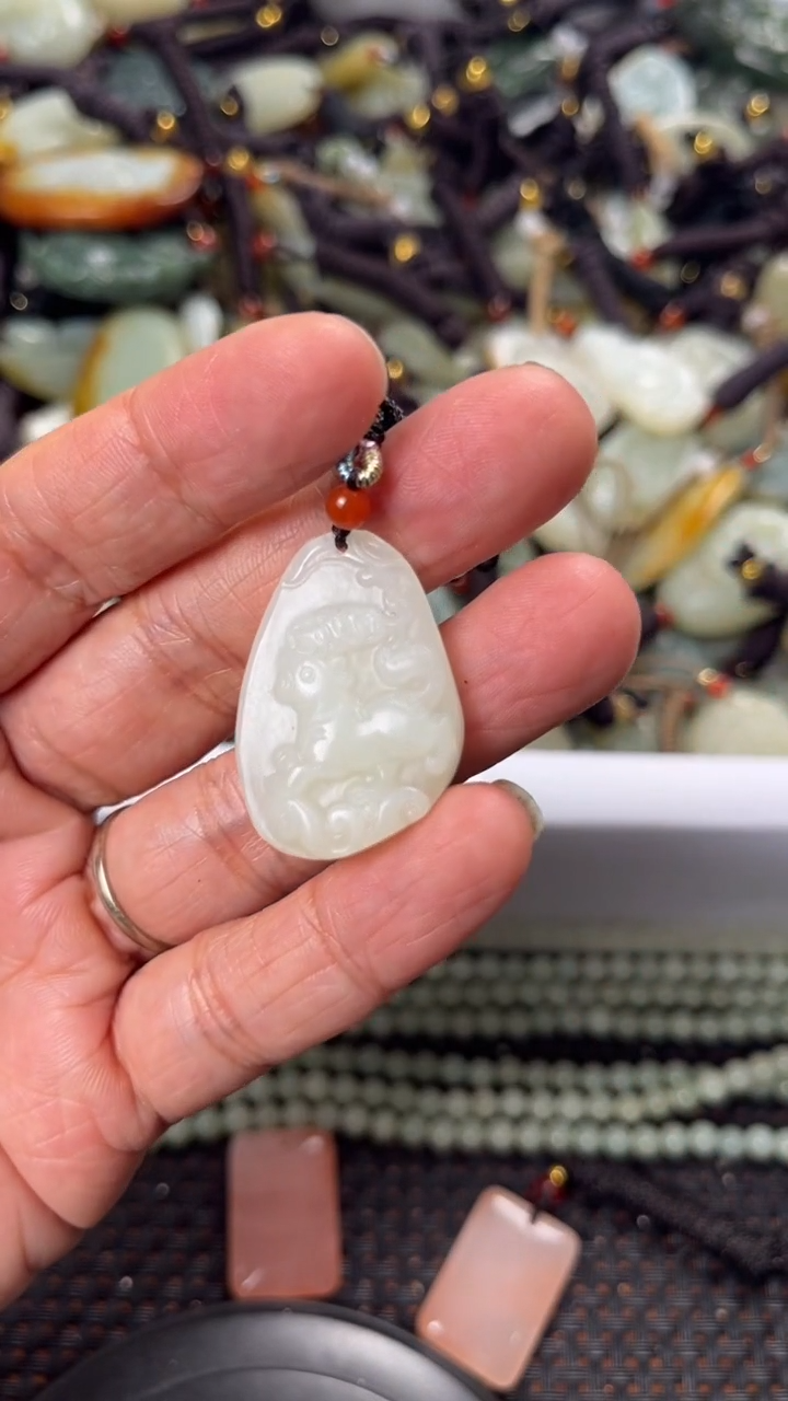 【闪购商品】和田玉颈饰未镶嵌多样性发货没有证书拍一发一有瑕