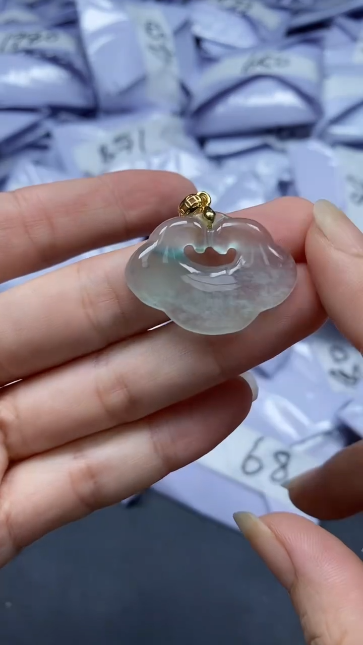 翡翠未镶嵌吊坠(赠链)（加扣头)125