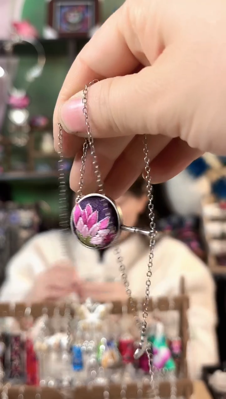 彩云南阁非遗老绣苗银饰品830*