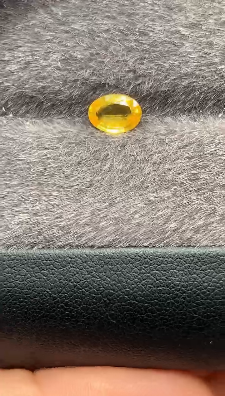 【闪购商品】定制蓝宝石裸石未镶嵌椭圆 黄色蓝宝石 1.04ct