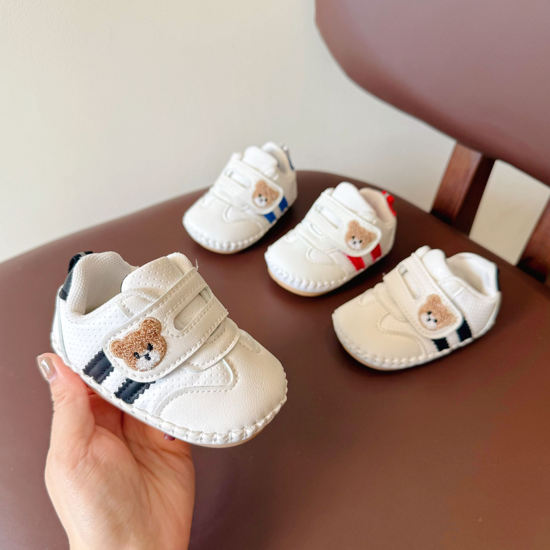 春夏秋季防滑宝宝鞋子0-1岁软底3婴幼儿学步鞋袜3-6-9-12个月不掉