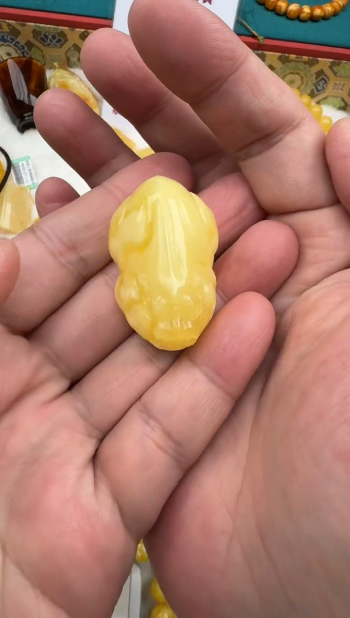 琥珀未镶嵌珠宝奇石貔貅吊坠HZ133