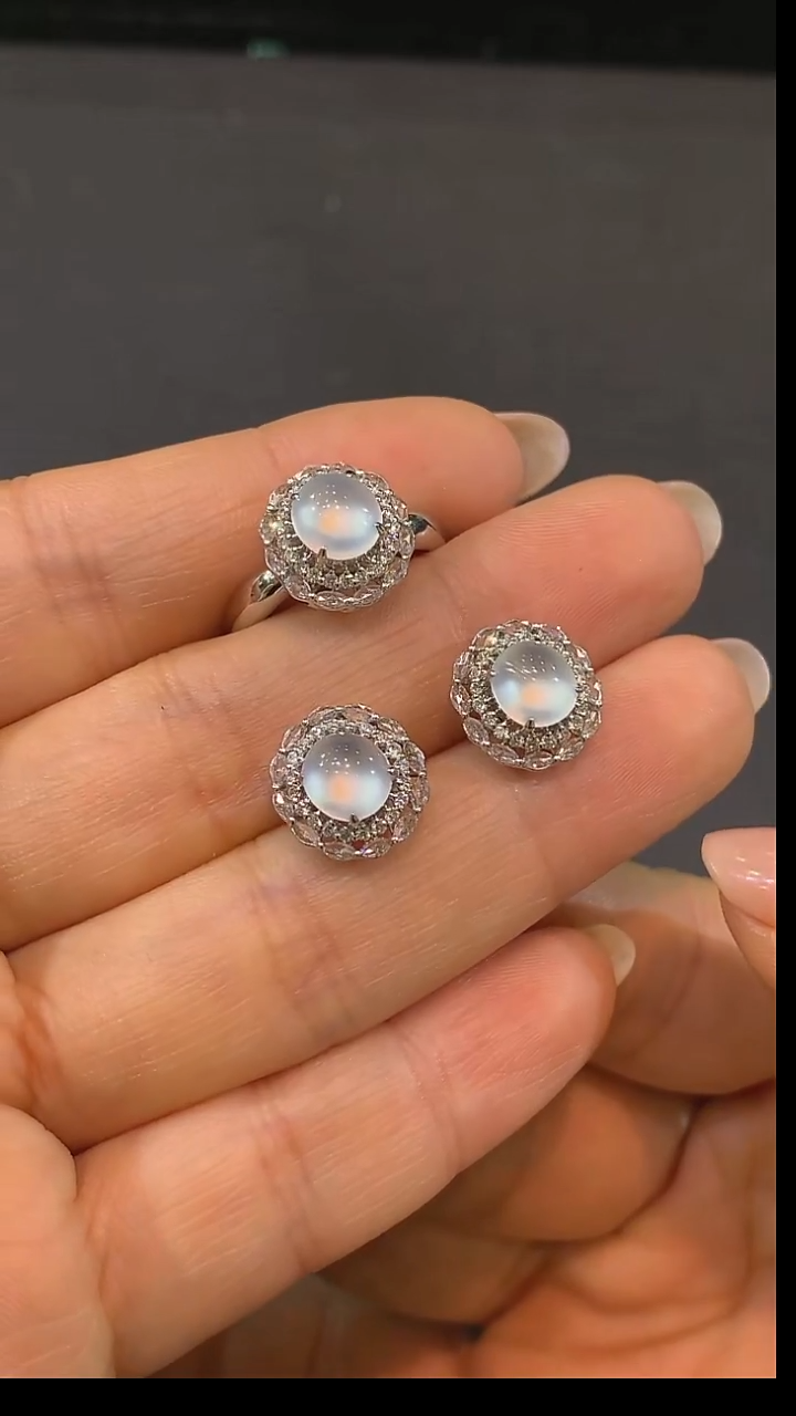 18K金镶嵌翡翠耳饰套装