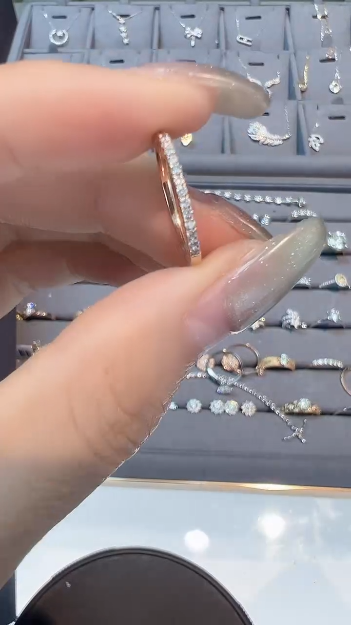 【闪购商品】钻石10分排戒18K金镶嵌发一