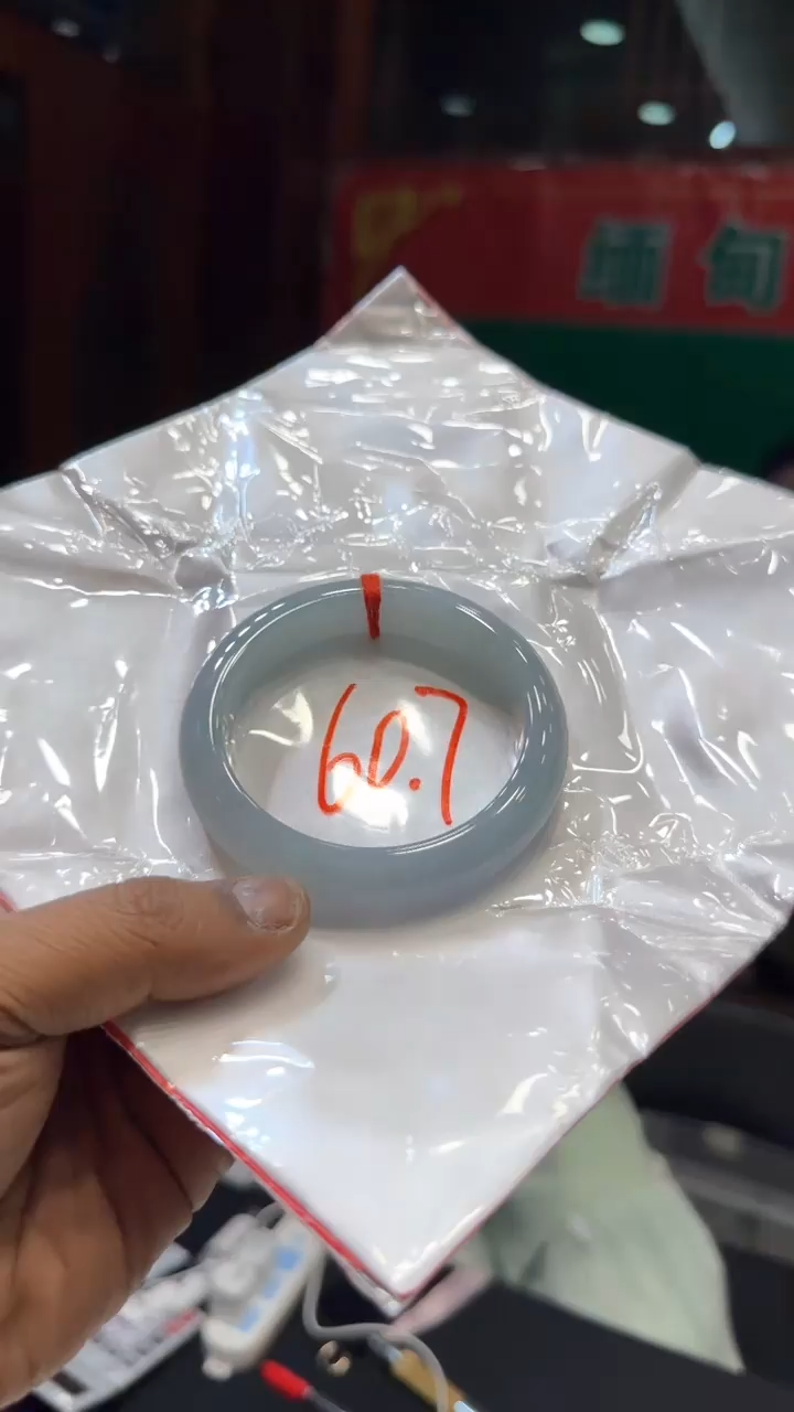 翡翠手镯未镶嵌手镯
