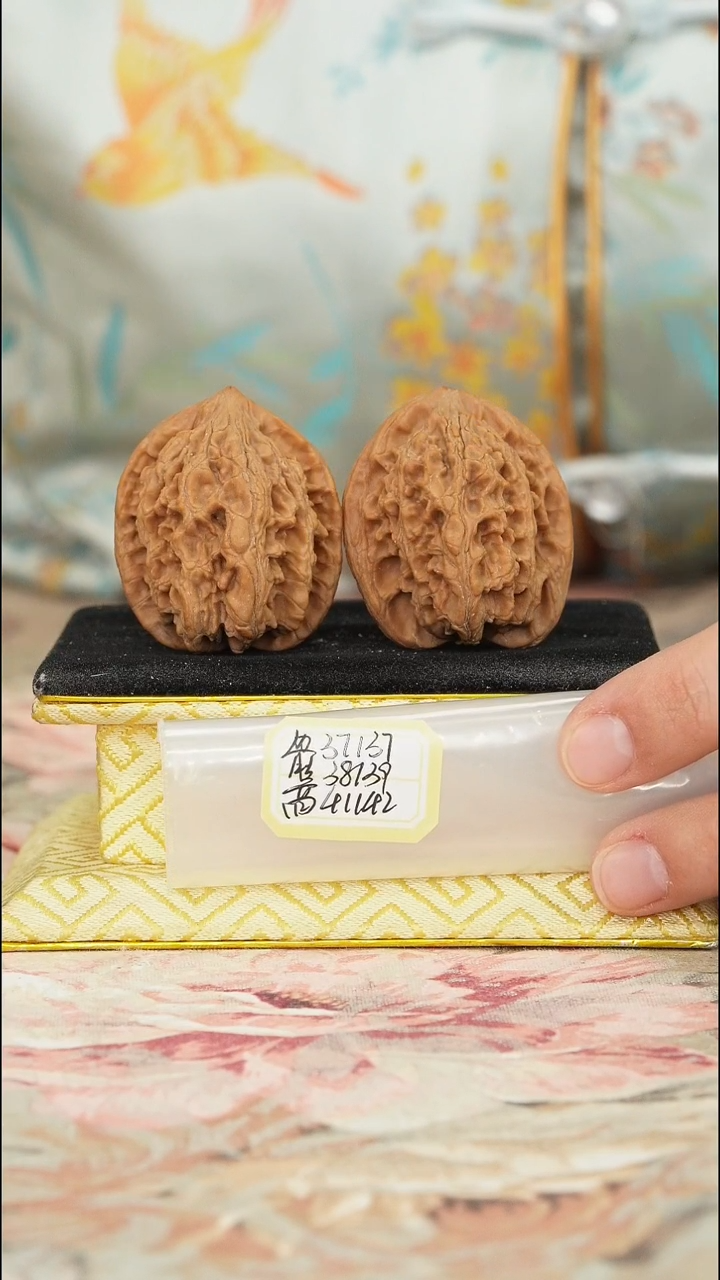 【闪购商品】文玩核桃把件龙纹官帽有修