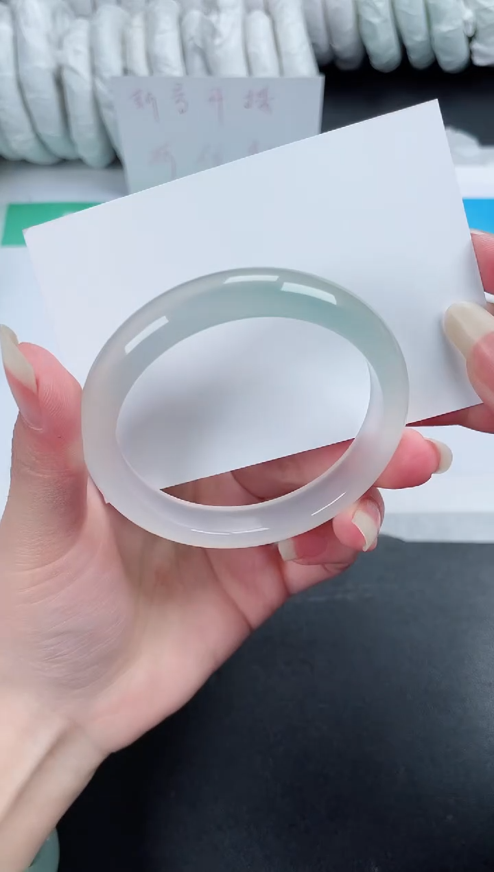 【闪购商品】石英质玉手镯未镶嵌173-56