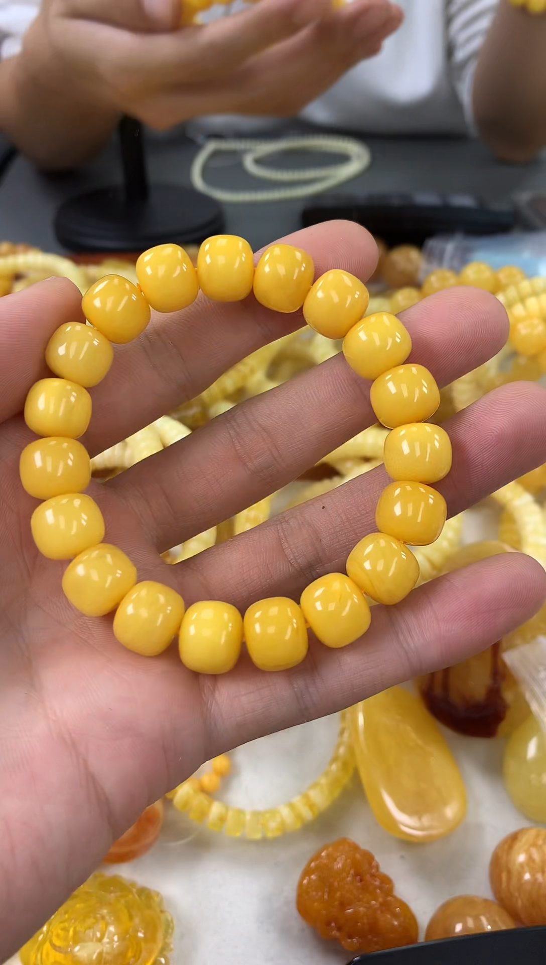 【闪购商品】琥珀裸石未镶嵌手串