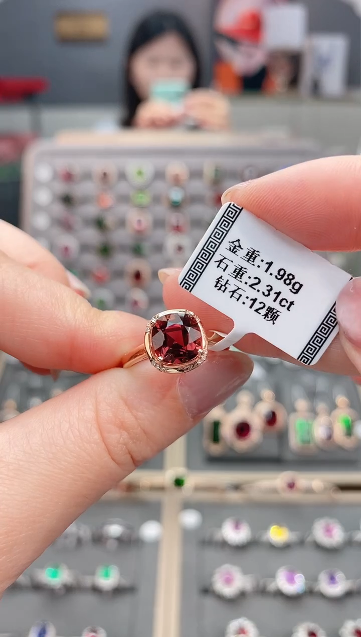 18K金镶嵌戒指碧玺2.31       