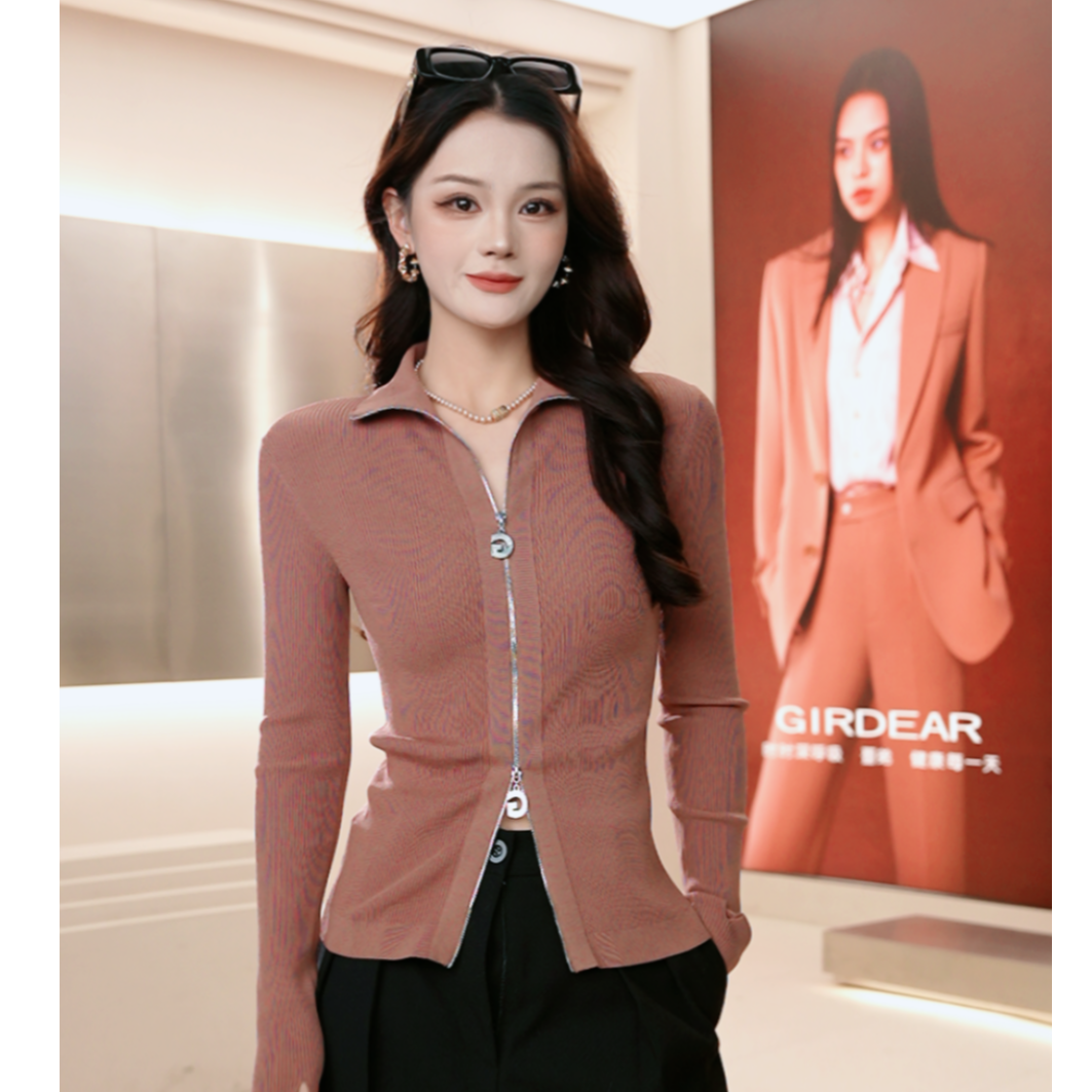 GIRDEAR/哥弟冬季新款红色系穿搭修身竖坑条长袖翻领针织衫148019