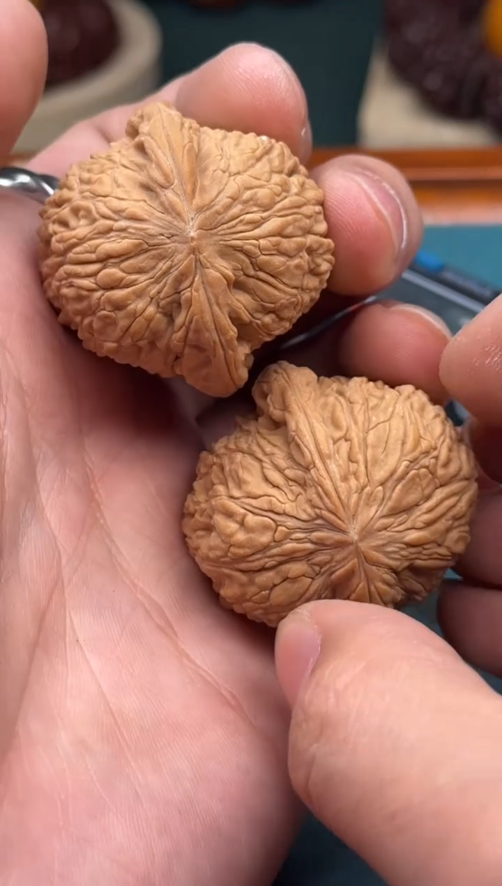 【闪购商品】文玩核桃吊坠绣球202