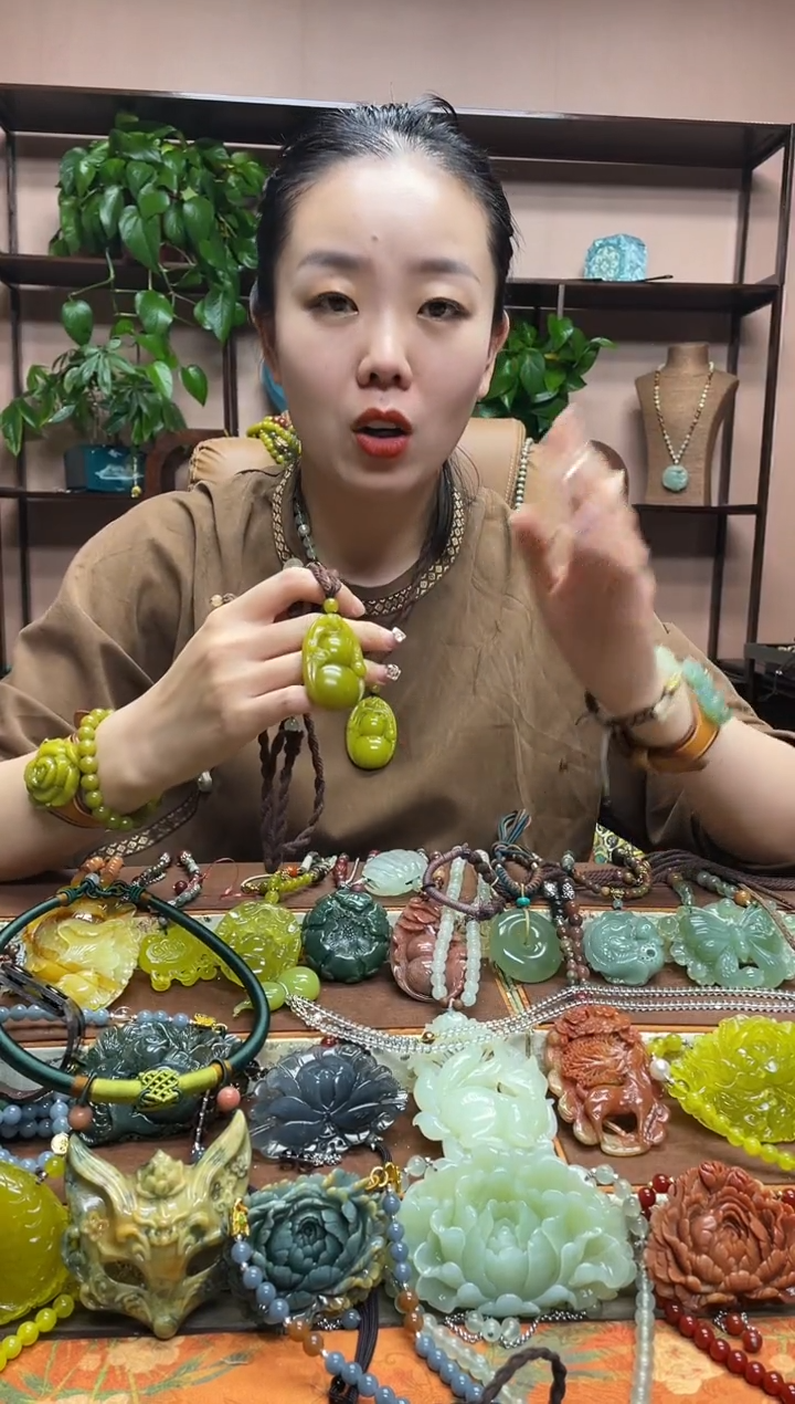 未镶嵌岫玉吊坠多样性发货发其中之一