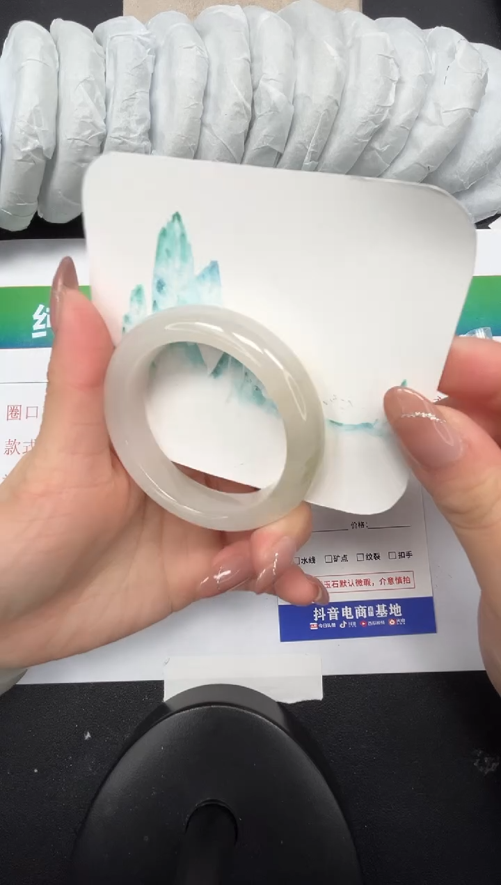 【闪购商品】石英质玉手镯未镶嵌221-49.1