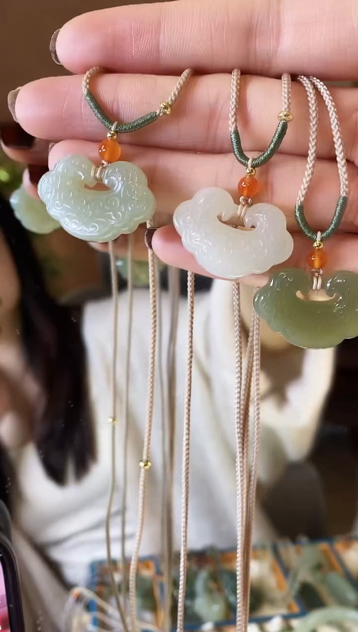 【闪购商品】和田玉颈饰未镶嵌祥云如意锁