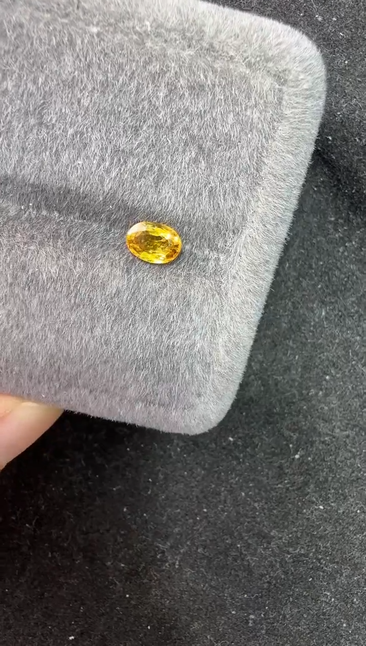 未镶嵌定制定制蓝宝石1.065克拉天然金丝雀黄国际证书