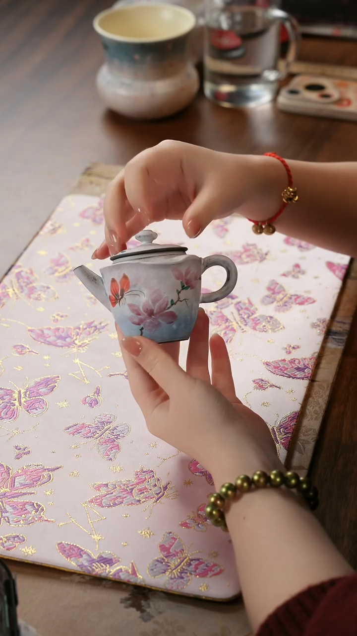 陶瓷茶具玉兰娇手捏壶