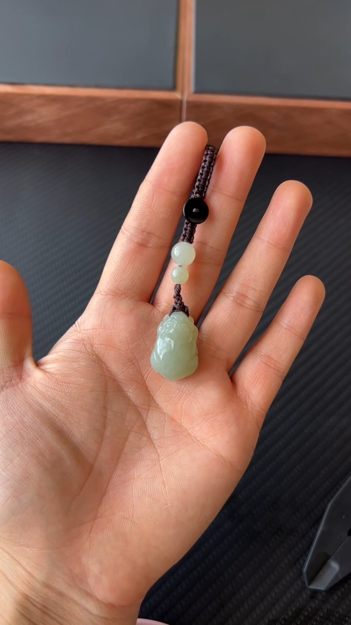 【闪购商品】和田玉吊坠(赠链)未镶嵌且末微色差近矿