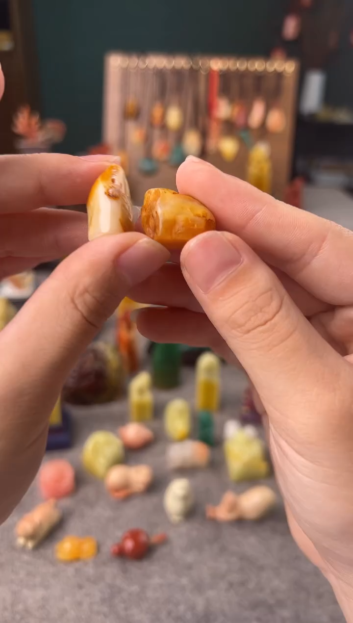 老挝石北部黄随形章1.2*1.3*2两方