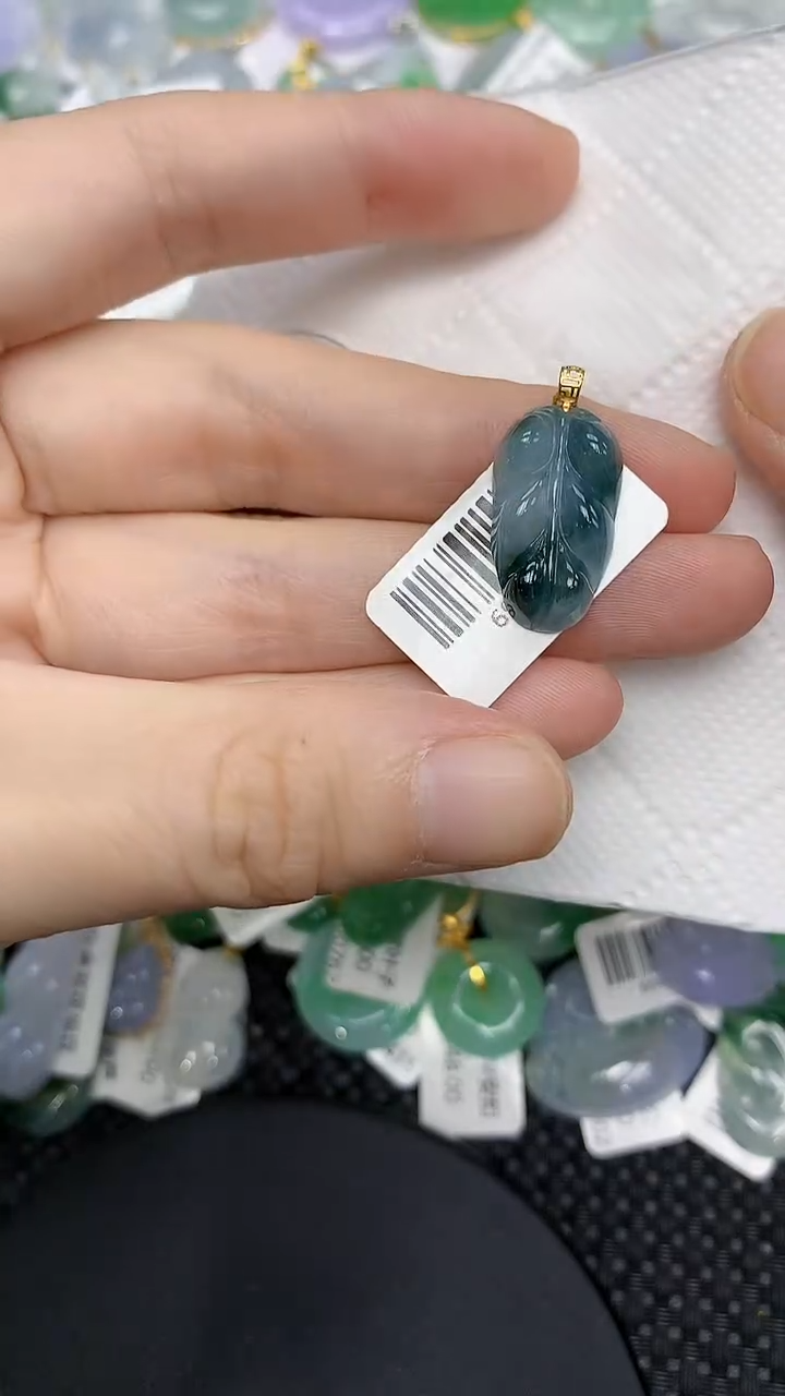 颈饰18K金镶嵌翡翠1111111111