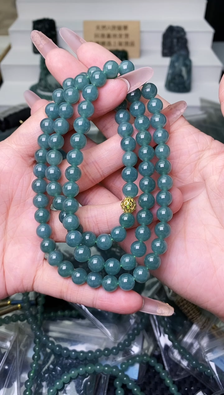 颈饰未镶嵌翡翠 