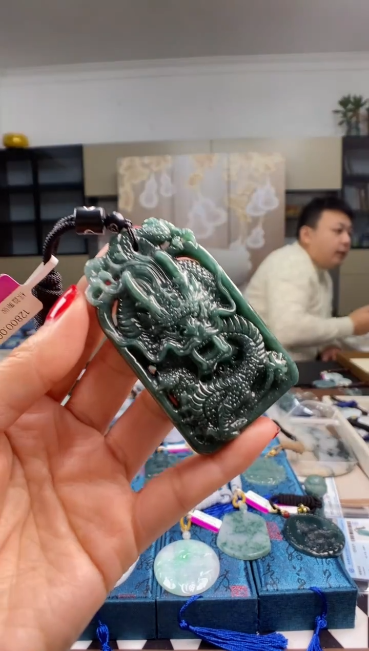颈饰未镶嵌翡翠 多样性发其一