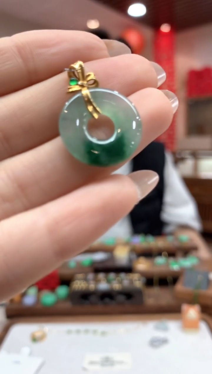 【闪购商品】翡翠吊坠(不含链)18K金镶嵌甜甜圈