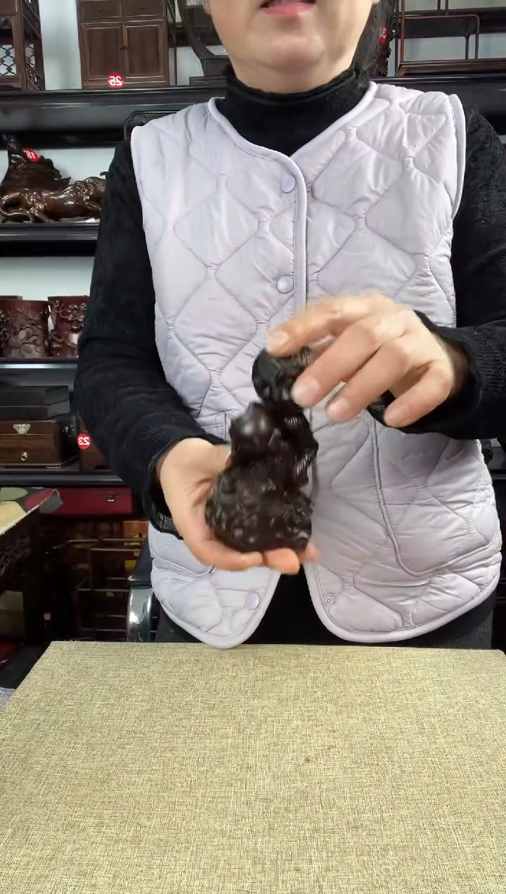 木桃猴老李红木工艺品