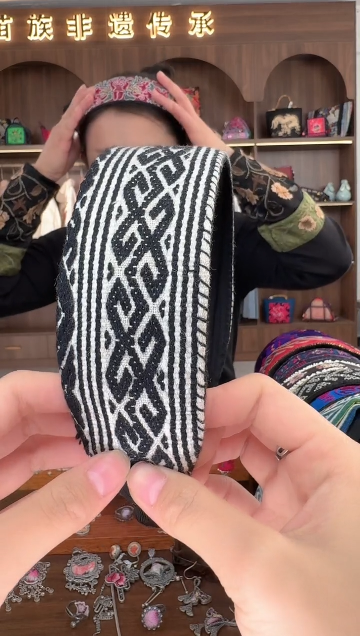 【闪购商品】织绣扶光苗绣传承L6