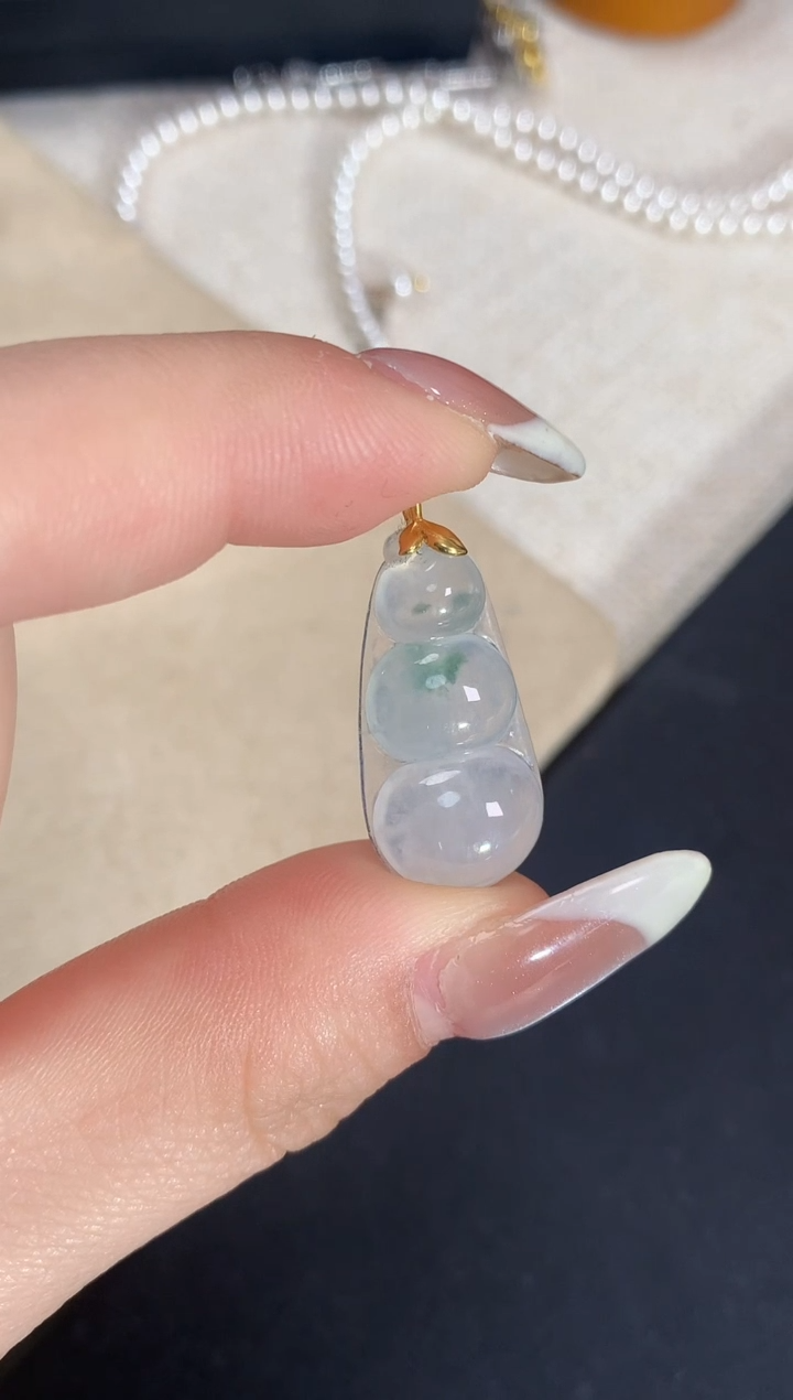 【闪购商品】翡翠吊坠(不含链)18K金镶嵌福豆