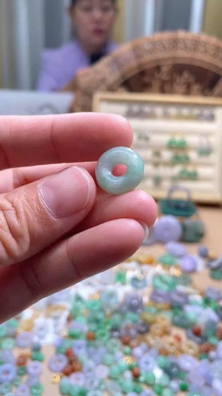 【闪购商品】翡翠颈饰未镶嵌甜甜圈