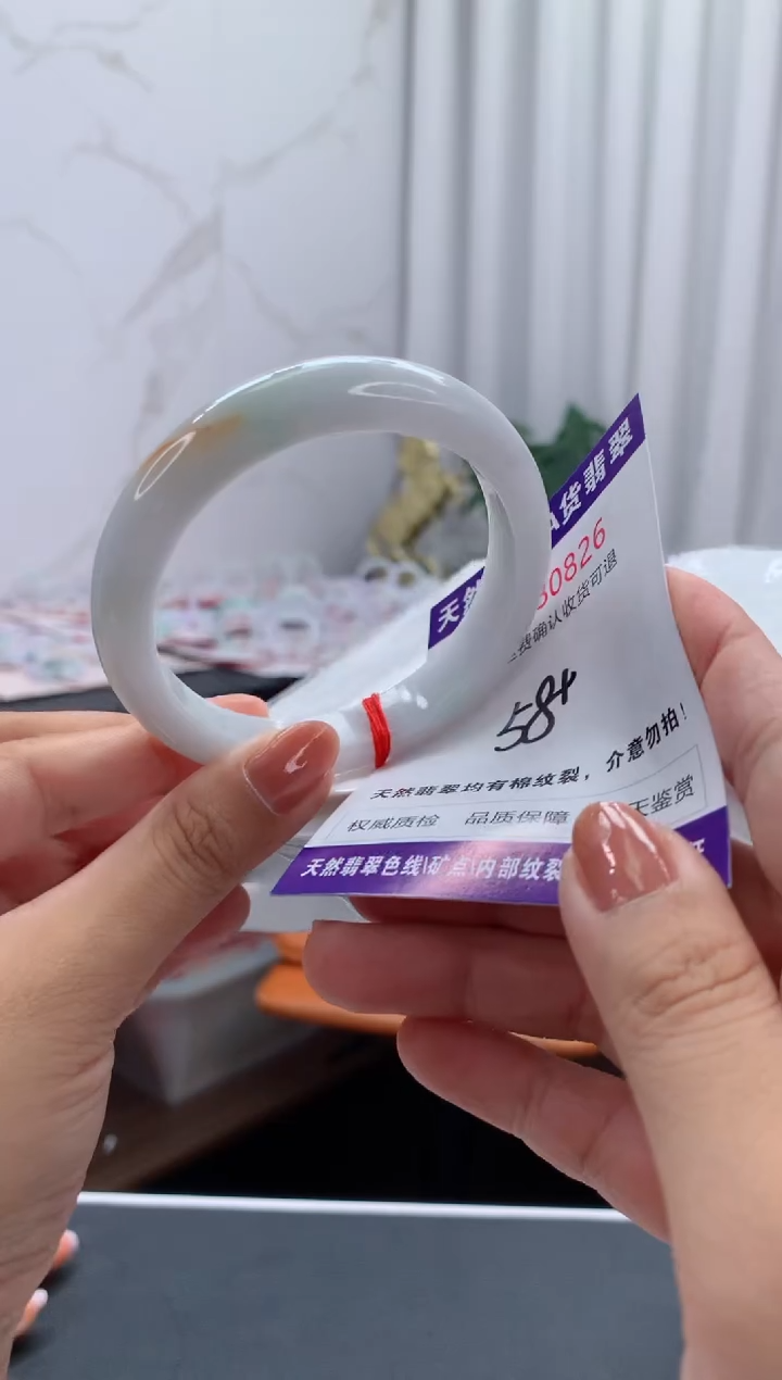 未镶嵌手镯翡翠有纹，完美者勿拍