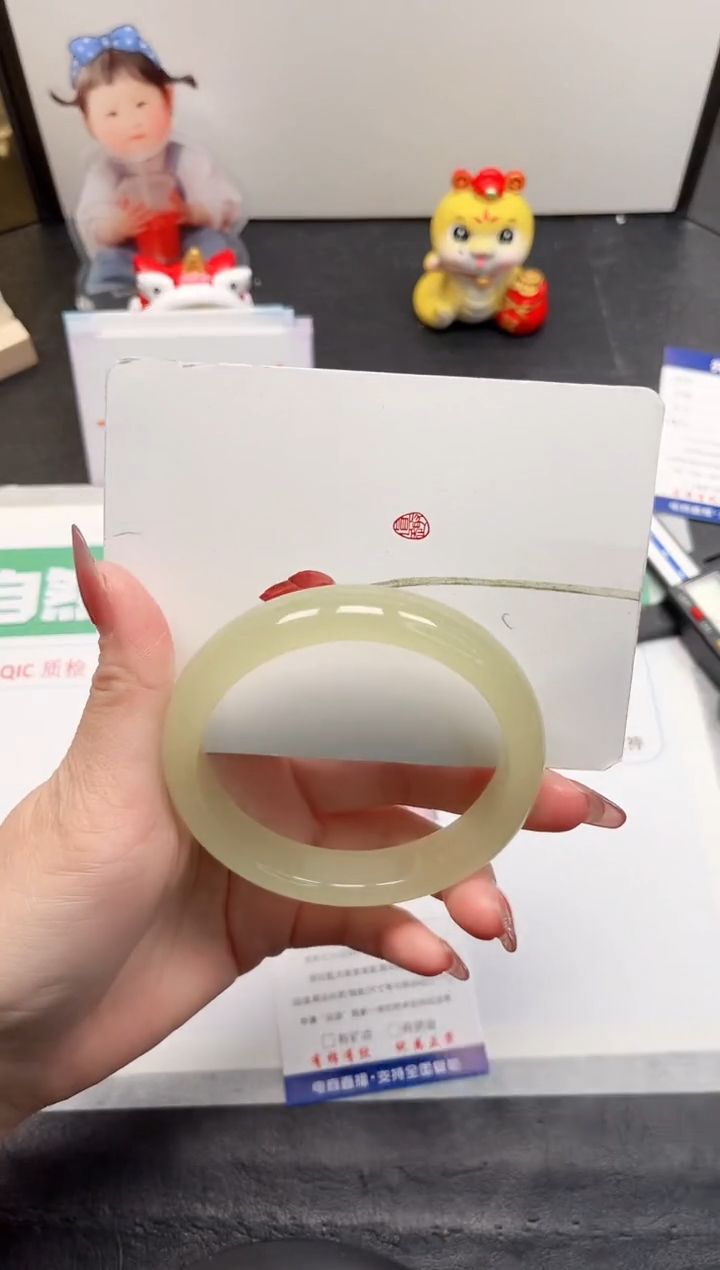 【闪购商品】石英质玉手镯未镶嵌357-62