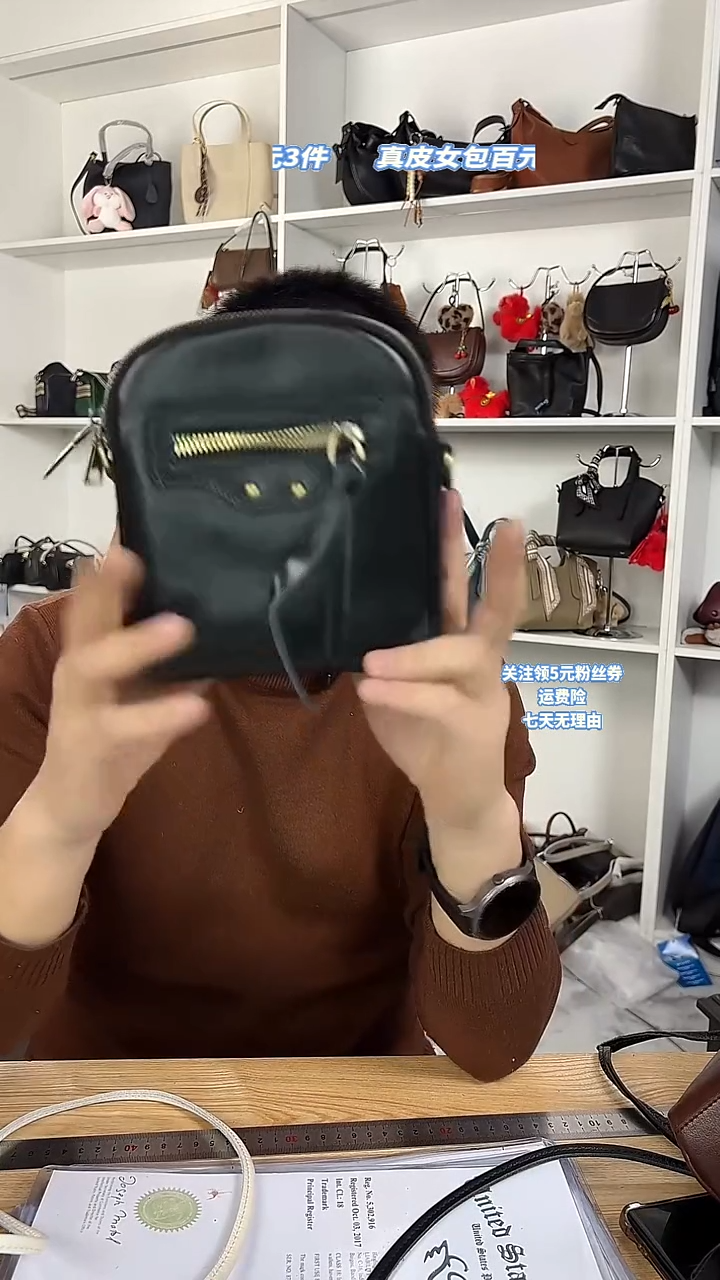 牛皮黑色竖款牛皮手机包不退货