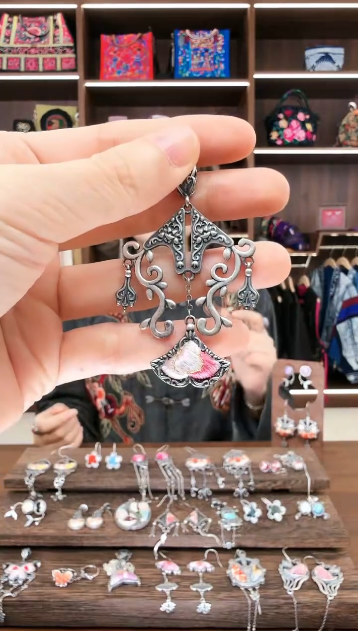 【闪购商品】织绣21蚩梦苗族古绣