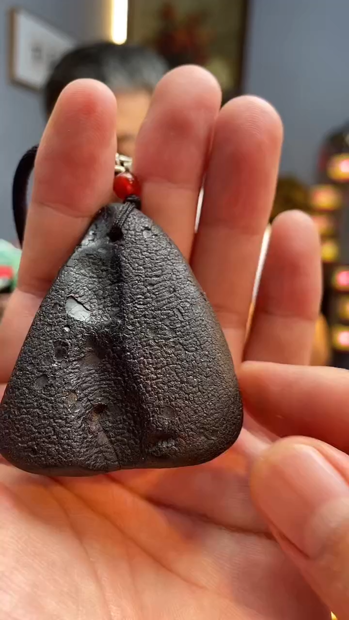 未镶嵌颈饰琥珀吊坠