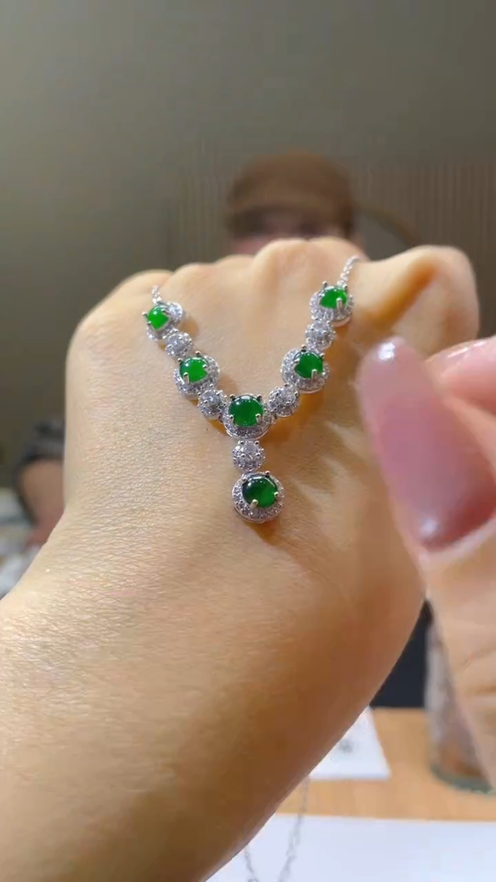 【闪购商品】翡翠颈饰未镶嵌00071123-多样性发货发其一