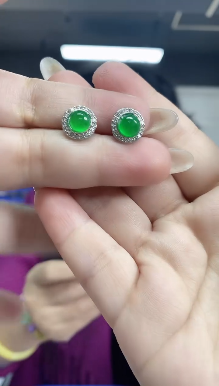 翡翠未镶嵌耳饰多样性发其一颜色微差