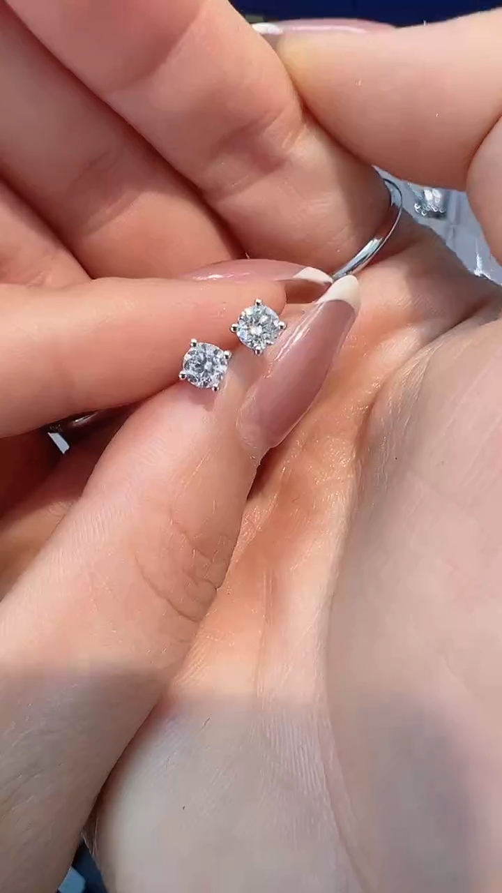 【闪购商品】耳钉18K金镶嵌钻石60分耳钉