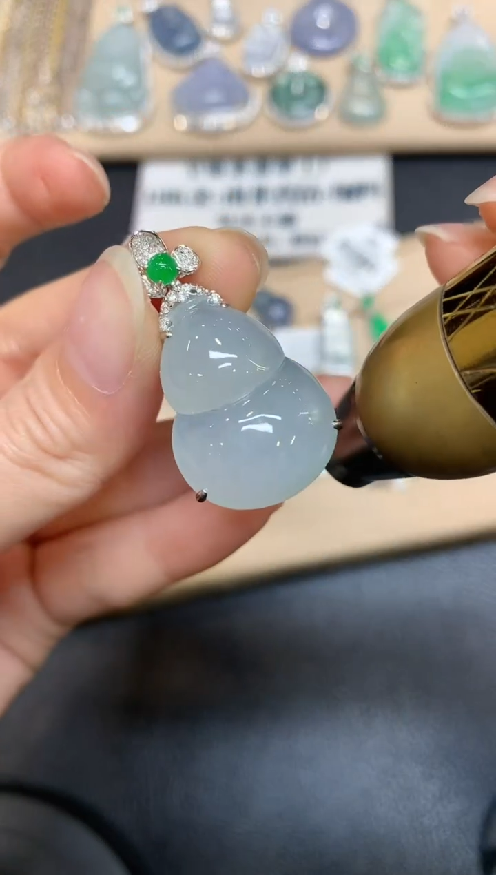 【闪购商品】翡翠颈饰18K金镶嵌葫芦【无服务费