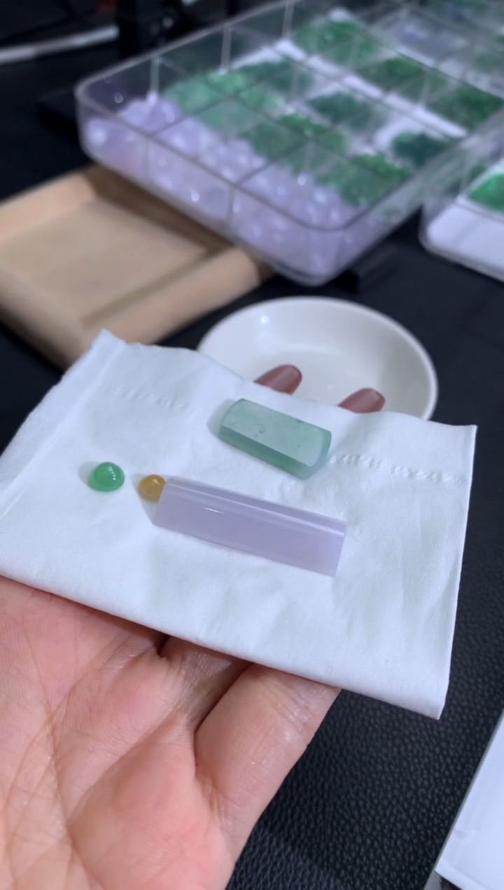 【闪购商品】定制翡翠未镶嵌翡翠