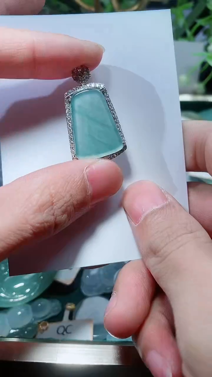 【闪购商品】翡翠颈饰未镶嵌天然A货翡翠多样性发货发其一