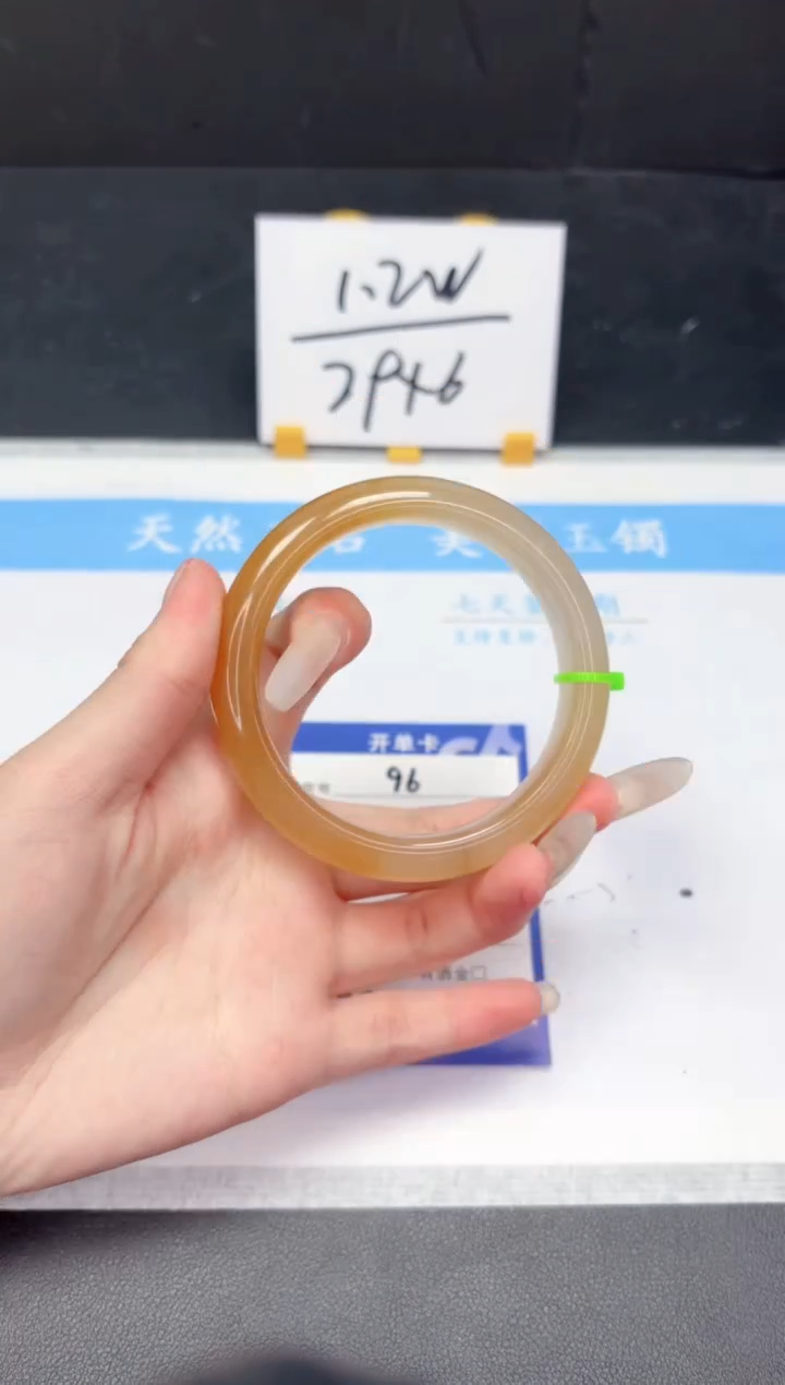 【闪购商品】石英质玉手镯未镶嵌96-60.6