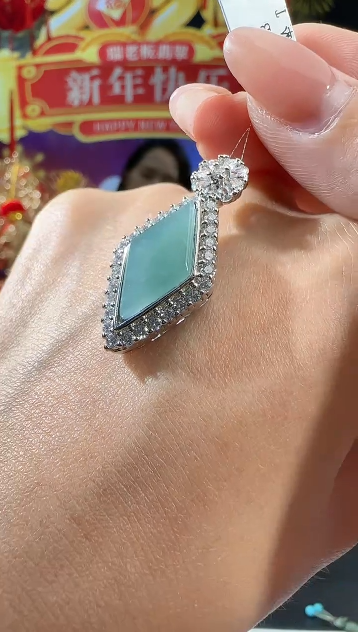 【闪购商品】翡翠吊坠(不含链)合金无事牌多样性发一