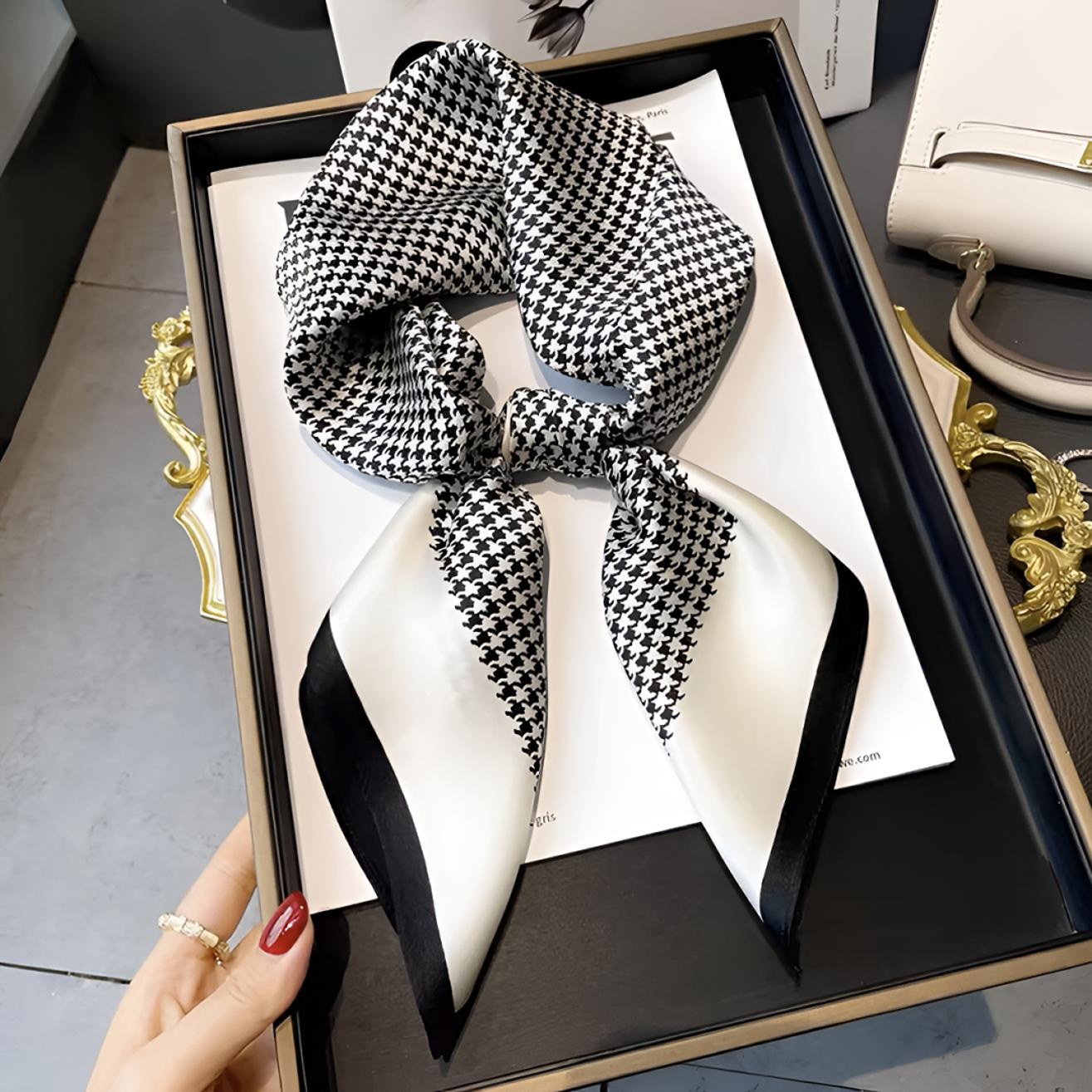 桑蚕丝单面赫本风素雅千鸟格65方巾韩版时尚洋气女士丝巾真丝C009