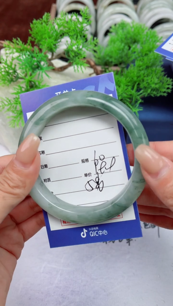 【闪购商品】石英质玉手镯未镶嵌58