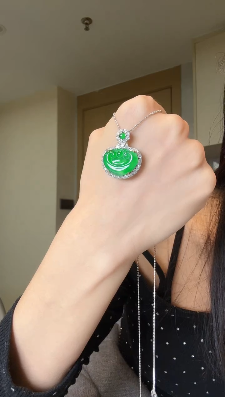 【闪购商品】翡翠吊坠(不含链)银S925镶嵌天然翡翠吊坠