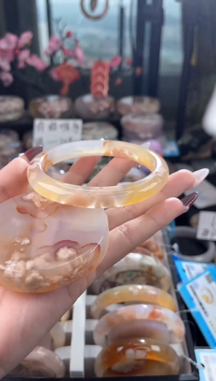 【闪购商品】石英质玉手镯未镶嵌66